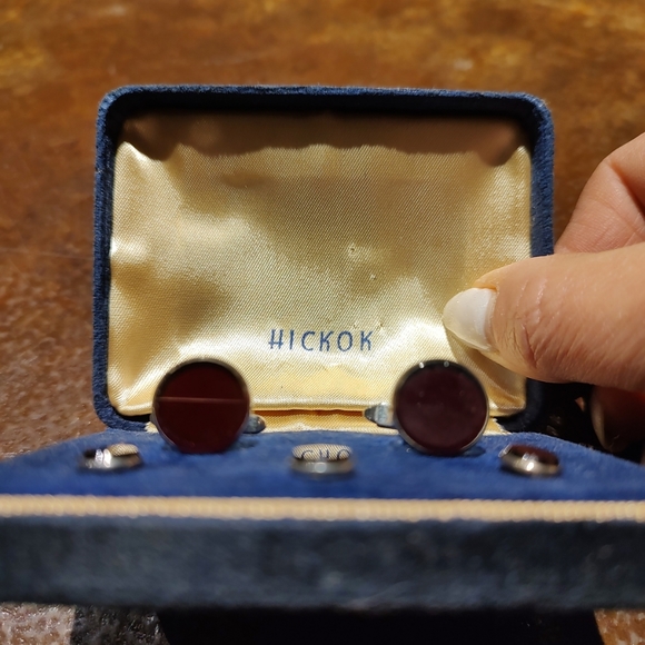 Vintage Hickok Cufflinks Ruby Glass on Silver Tone Estate Jewelry - Picture 2 of 2
